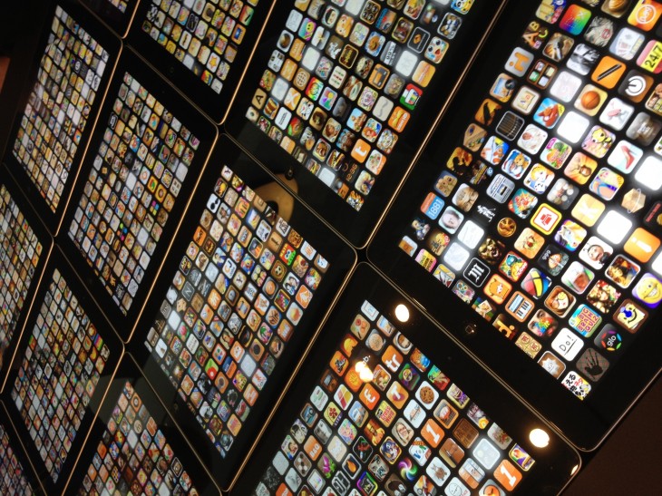 Apple Best of 2012 rates iTunes, iBooks and App Store, names ‘Action Movie FX’, ‘Paper’ ...