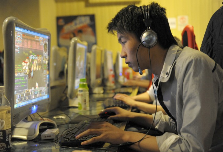Boosted by mobile, ‘Candy Crush Saga’ overtakes ‘Farmville 2’ to become Facebook’s ...