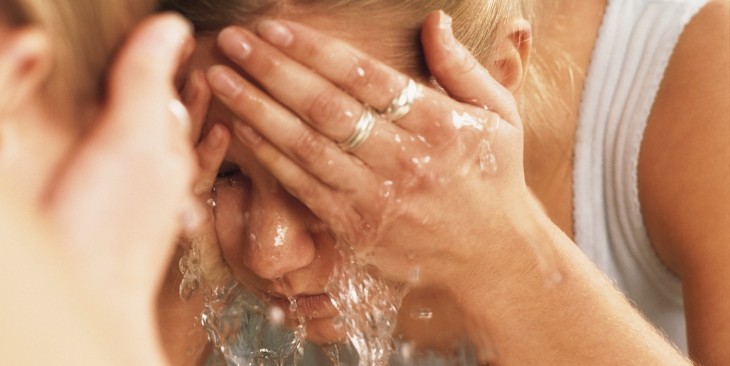 FaceWash helps you remove profanities from your Facebook profile