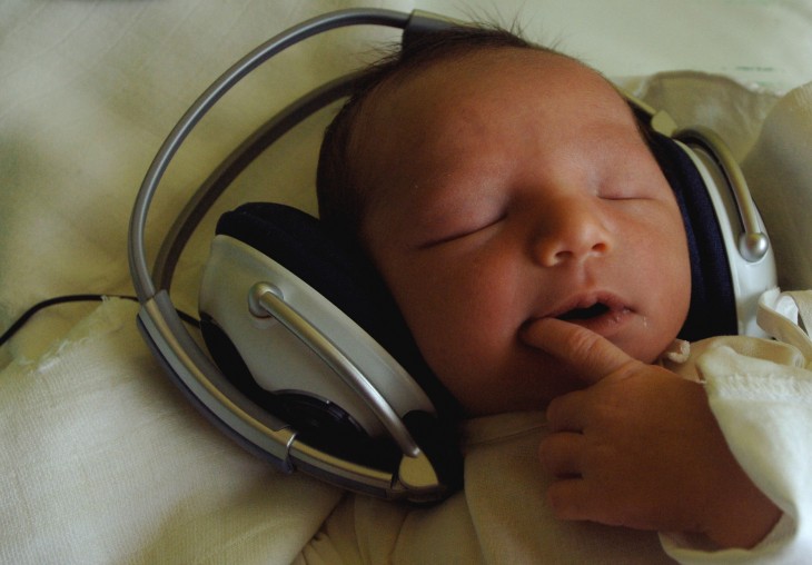 Pandora slaps a 40 hour/month limit on free mobile listening, says less than 4% of users affected