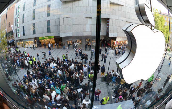 Apple’s new smartwatch will run iOS and be launched before the end of the year, according to reports ...