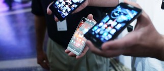 Motorola And Verizon Hold News Conference