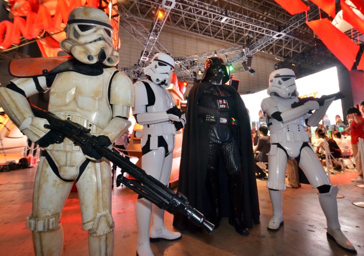Disney and Electronic Arts cut an exclusive deal for multi-year Star Wars game publishing license