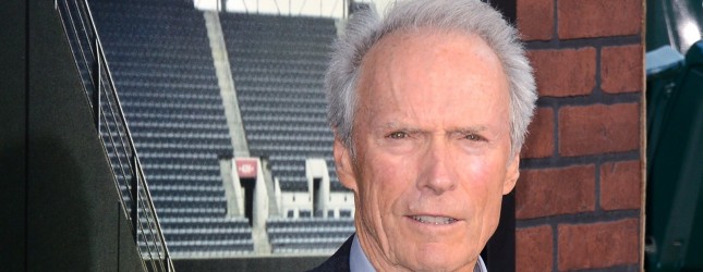 Clint Eastwood arrives for the  premiere of ‘Trouble With The Curve’ on September 19, 2012 at the Regency Village Theatre in Westwood, California.  AFP PHOTO/JOE KLAMAR        (Photo credit should read JOE KLAMAR/AFP/GettyImages)