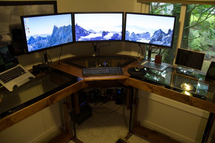 This is the ultimate computer desk: Adjustable for sitting or standing, and doubles as a case
