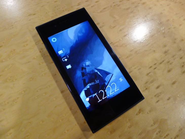 Finnish mobile network operator DNA will be first to sell the Jolla smartphone in Q4 2013
