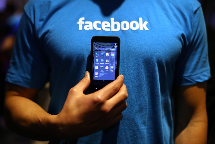 Facebook Home updated with time, weather and notifications in the lock screen