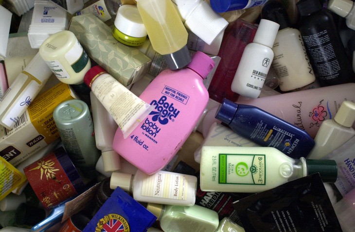 Remember reading shampoo bottles on the toilet? With Backlabel you can again! No shampoo required