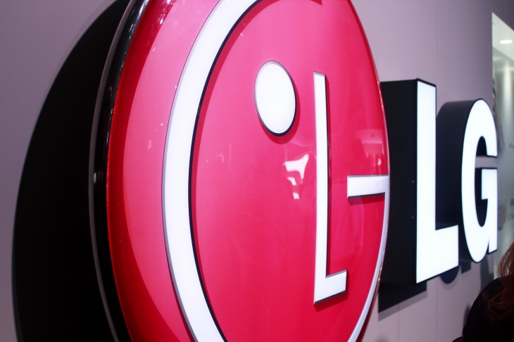 Hands-on with the LG G2: It’s got buttons on the back