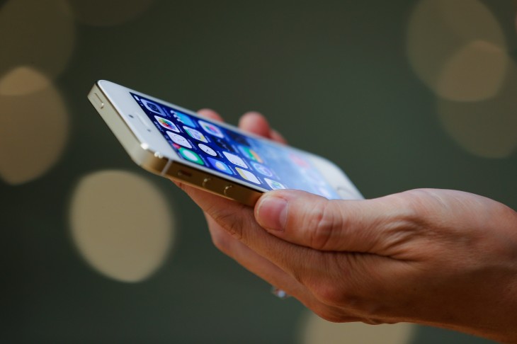 Apple rolls out iOS 7.0.2 to fix lock screen passcode security flaw