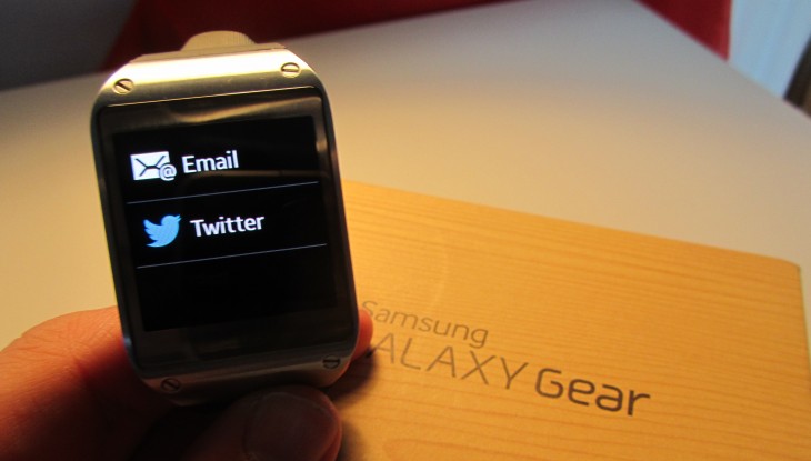 Samsung Galaxy Gear review: A $299 smartwatch that canât send an emailâŠbut I hated taking it off