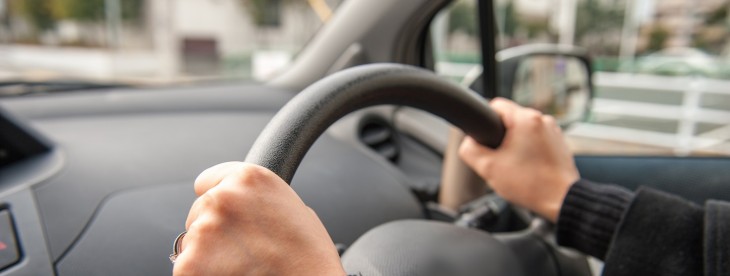 Private car hire firm Uber drives into Shenzhen, its second city in China