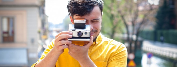 Photo service Cooliris boosts messaging features in bid to become media hub; integrates China’s ...