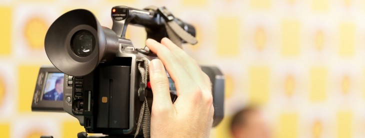 Bloop It lets you cut YouTube videos down to 20 seconds and share them across the Web