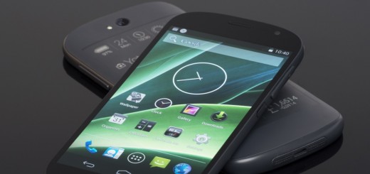 yotaphone 520x245 This is the new YotaPhone: A 5 Android smartphone with a 4.7 touchscreen e ink display on the back