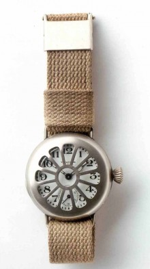 Apple understands the difference between a pocket watch and a wrist watch Wrist Watch WWI 220x393 Apple understands the difference between a pocket watch and a wrist watch