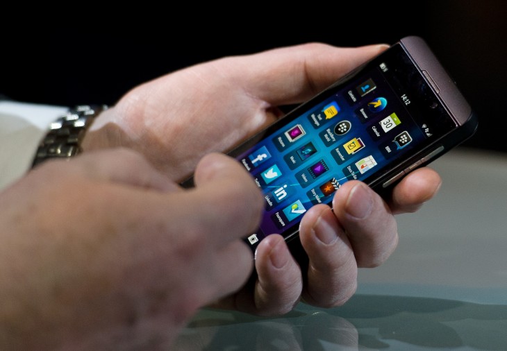 Twitter for BlackBerry 10 gets draft tweets, swipeable timelines, new photo options, and more