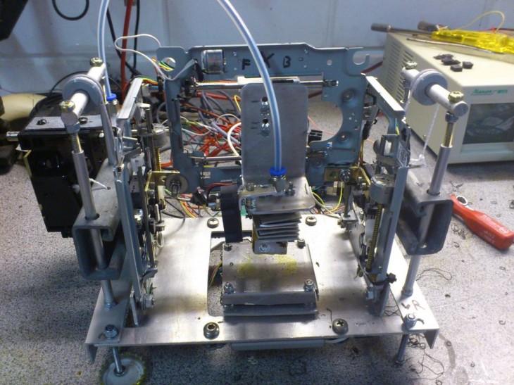This guy built a 3D printer for under €100