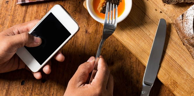 DinnerTime app forces your kids from their phones and asks them to eat with the rest of the family