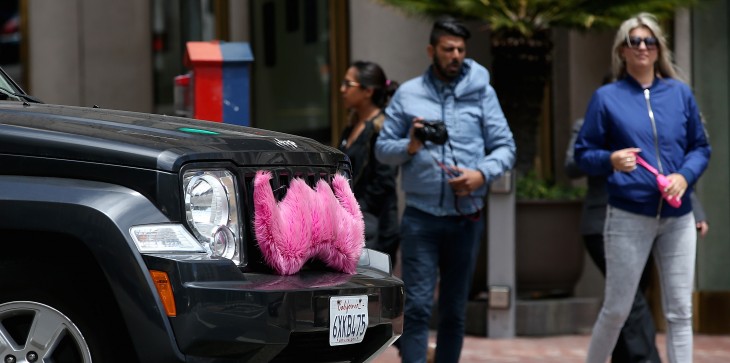 Lyft puts New York launch on hold to pursue regulator approval