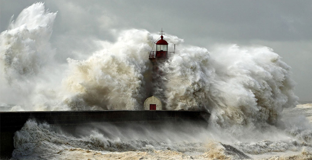 Wild waves: 14 photos of the ocean overtaking the Earth