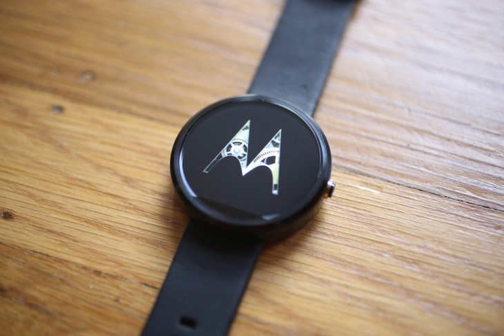 Moto 360 smartwatch review: A beautifully flawed watch