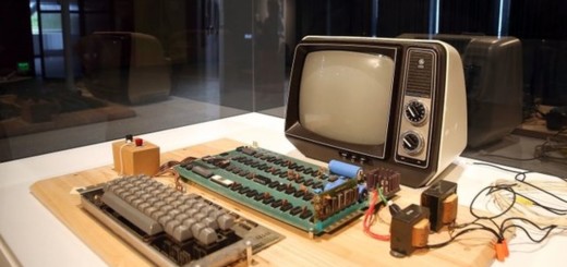Woman unknowingly tosses a first-gen Apple computer worth $200,000 at a recycling center apple i computer
