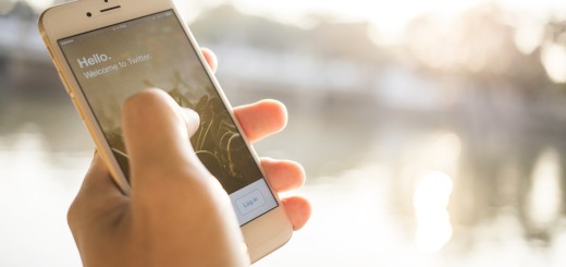 shutterstock_243220342_Twitter