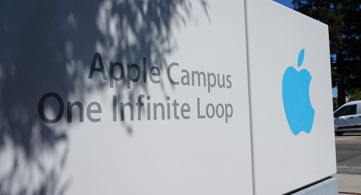 Executive overseeing Apple’s ‘Titan’ car plans is leaving the company
