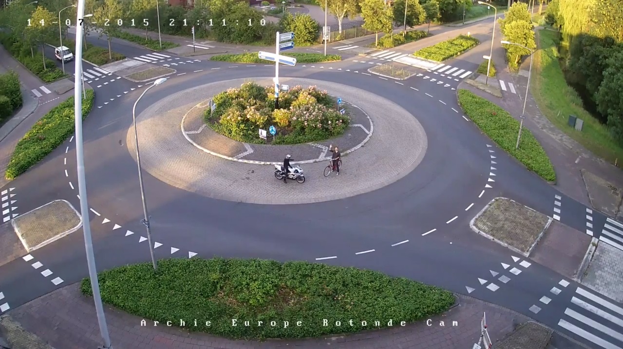 Reddit had fun watching a livestream of a Dutch roundabout but, of