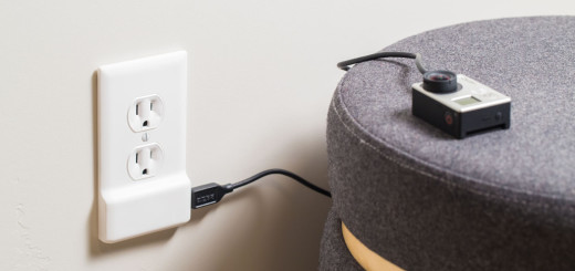 SnapPower_Product_USBCharger_White_Angle_WithGoPro_Web_v01-1030x687