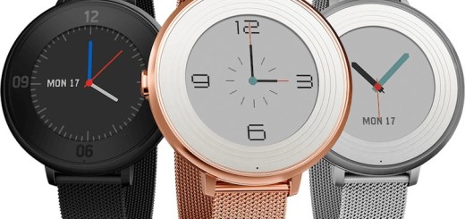 The Pebble Time Round weighs only 28g and offers two days of battery life