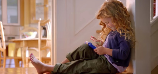 kid-on-vtech-tablet
