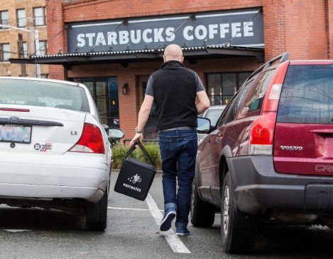 Drink your Starbucks without getting dressed, but you may wait an hour to get it
