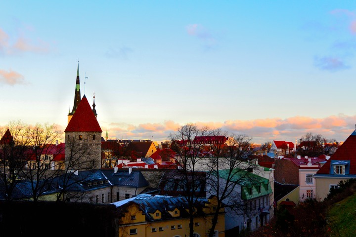 Estonia: Between East, West and the World