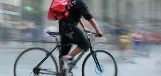 shutterstock_159273587_Bicycle_courier_delivery