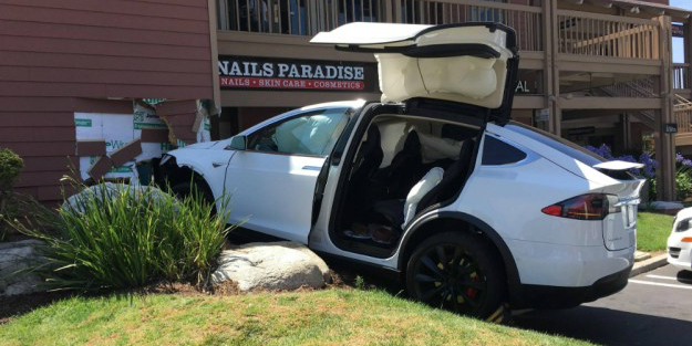 Tesla owner claims Model X sped up, struck a building autonomously [Update]