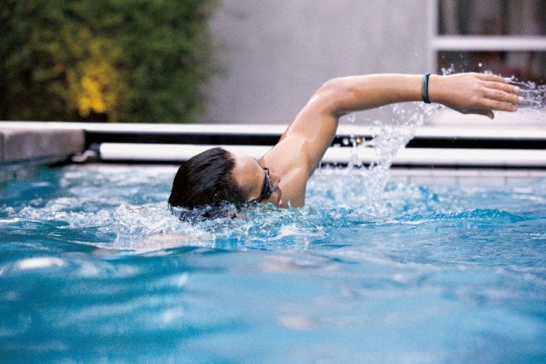 Fitbit has cool new hardware, but still hasn’t fixed its biggest problem